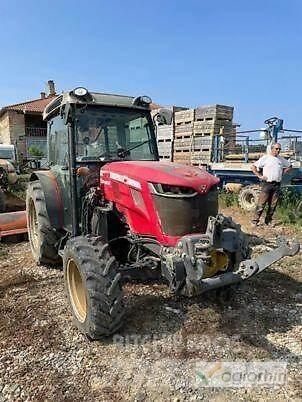 Massey Ferguson 3710 F 曳引機