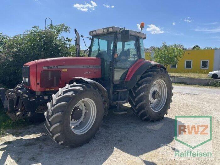 Massey Ferguson 8250-4 曳引機