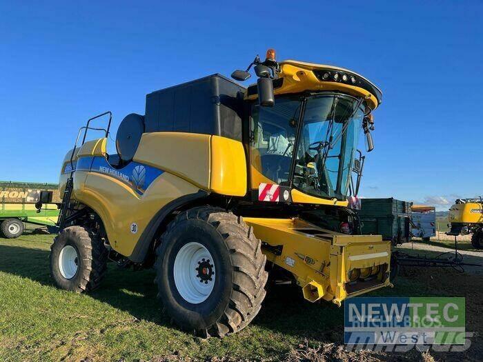 New Holland CX 6.90 聯合收穫機