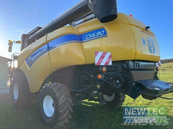 New Holland CX 6.90 聯合收穫機