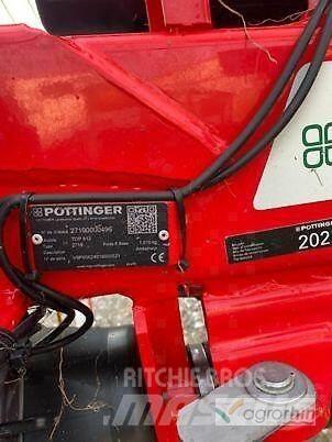 Pöttinger TOP 612 耙與翻草機