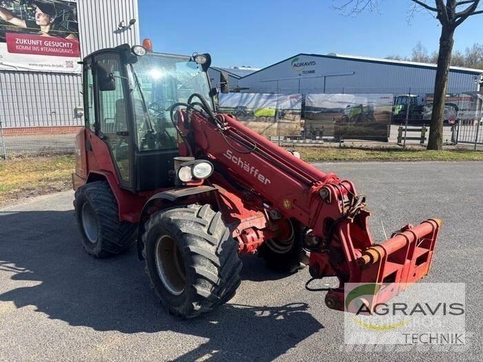 Schäffer 460 T 農業用伸縮臂裝載機