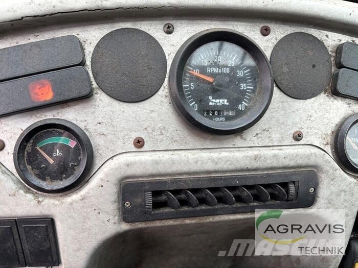 Schäffer 9300 Z 農業用伸縮臂裝載機