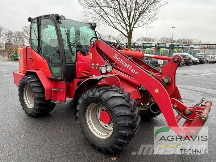 Schäffer 9300 Z 農業用伸縮臂裝載機