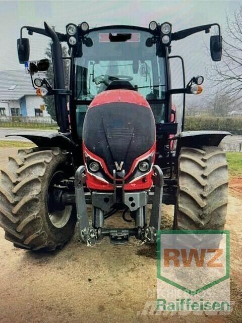 Valtra A85 曳引機