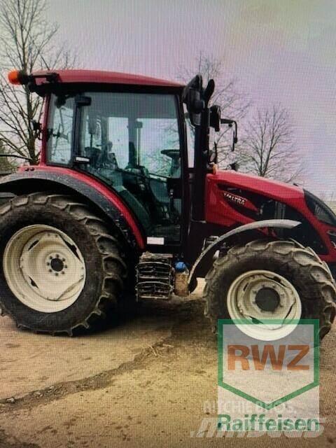 Valtra A85 曳引機