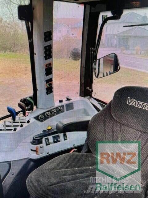 Valtra A85 曳引機