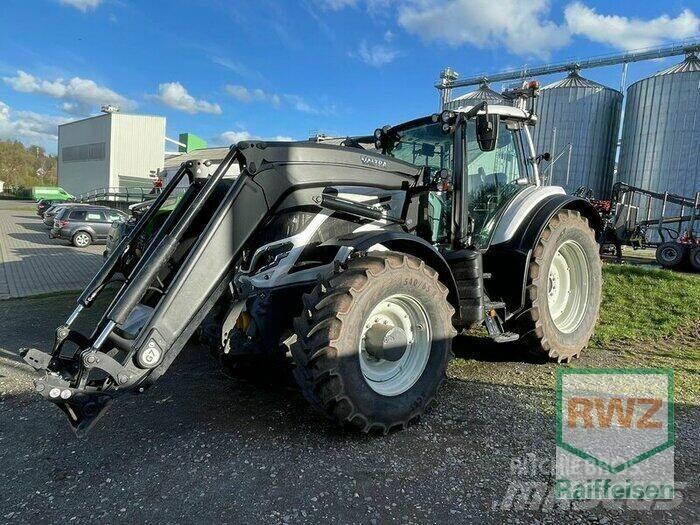 Valtra T215D 曳引機