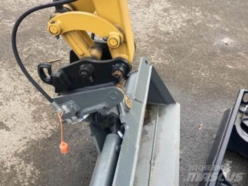 CAT 301.8-05A 小型挖土機/掘鑿機<7t(小型挖掘機)
