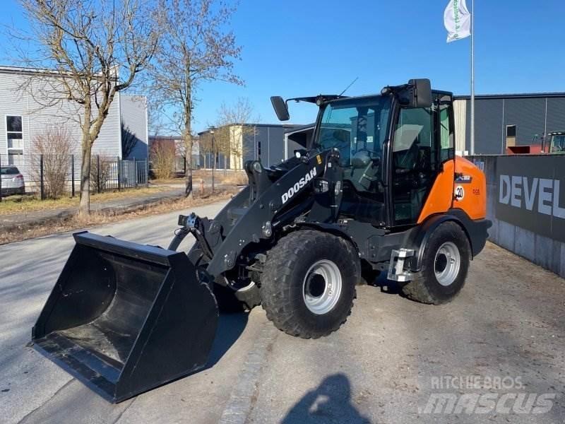 Doosan DL 80-7 輪胎式裝載機