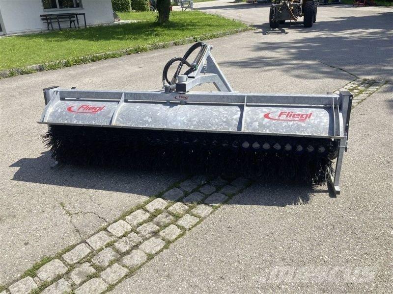 Fliegl TYP 700 掃倉機