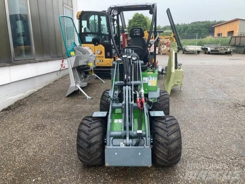 GiANT G1200 滑移轉向裝載機