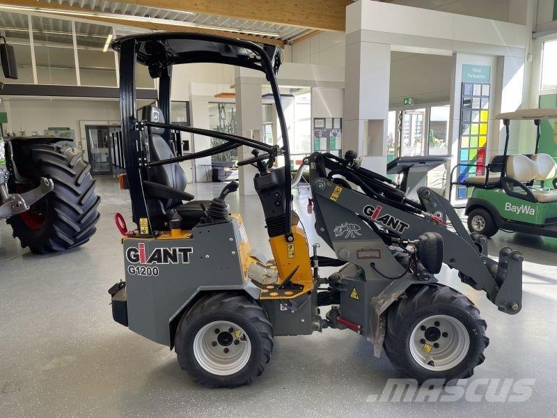 GiANT G1200 滑移轉向裝載機