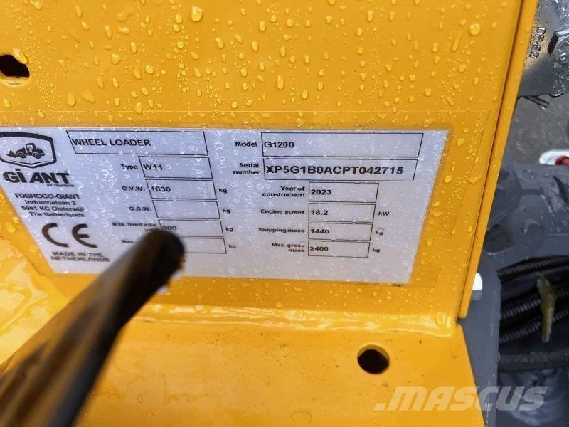 GiANT G1200 滑移轉向裝載機