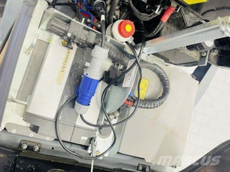 GiANT G2200E 滑移轉向裝載機