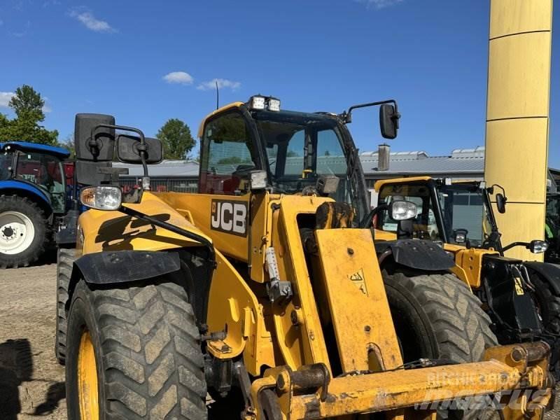 JCB 542-70 伸縮臂操作車