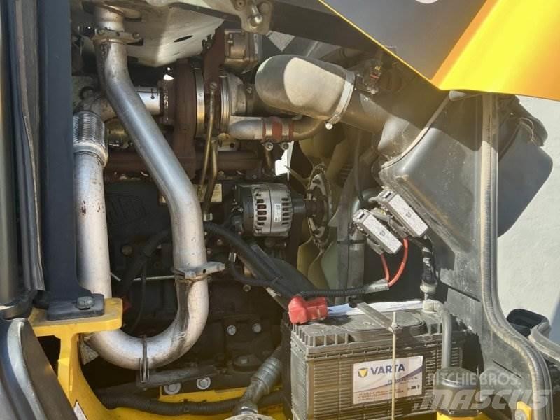 JCB TM 320 S 輪胎式裝載機