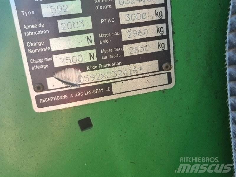 John Deere 592 圓型牧草打包機