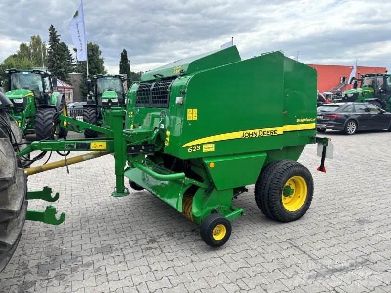 John Deere 623 圓型牧草打包機