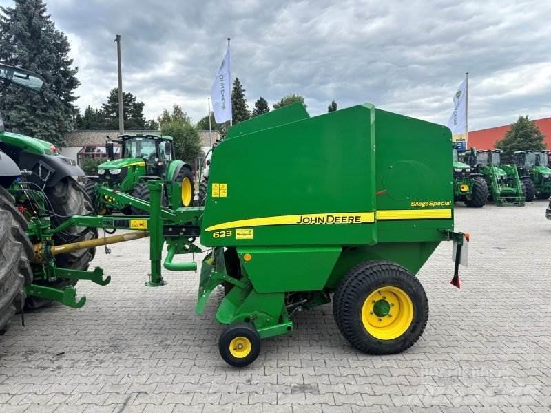 John Deere 623 圓型牧草打包機