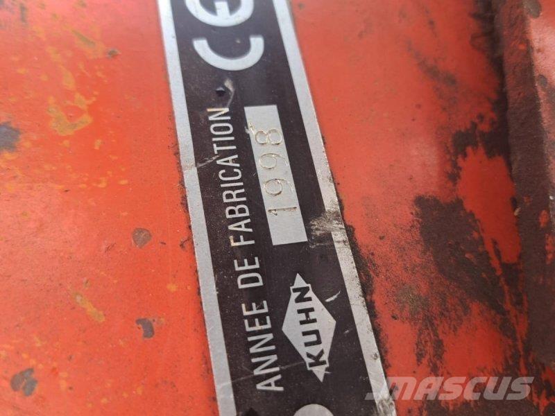 Kuhn GA 7302 堆草機