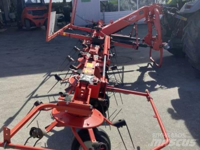 Kuhn GF 7702 耙與翻草機