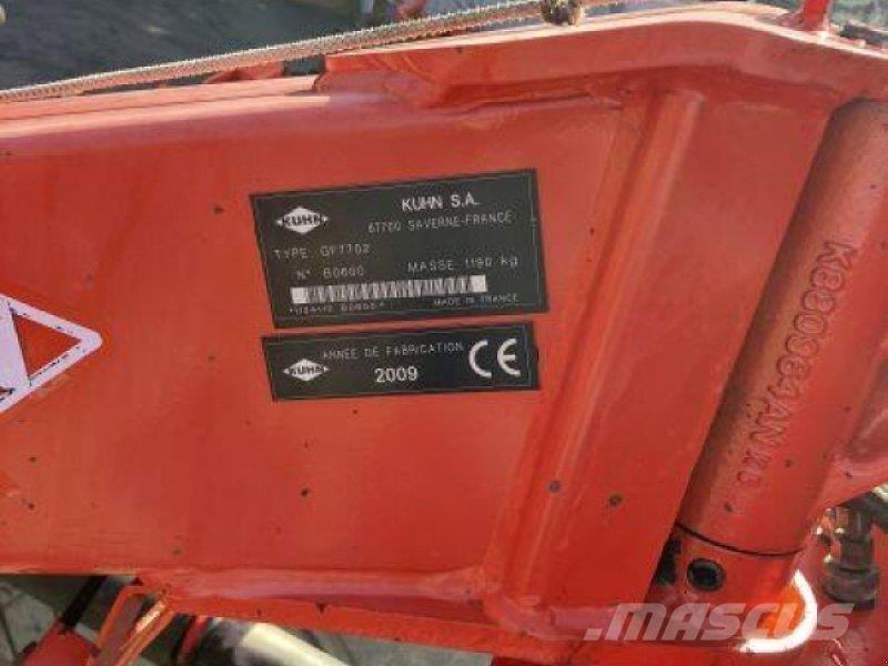 Kuhn GF 7702 耙與翻草機