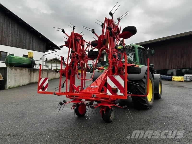 Kuhn GF 8702 耙與翻草機