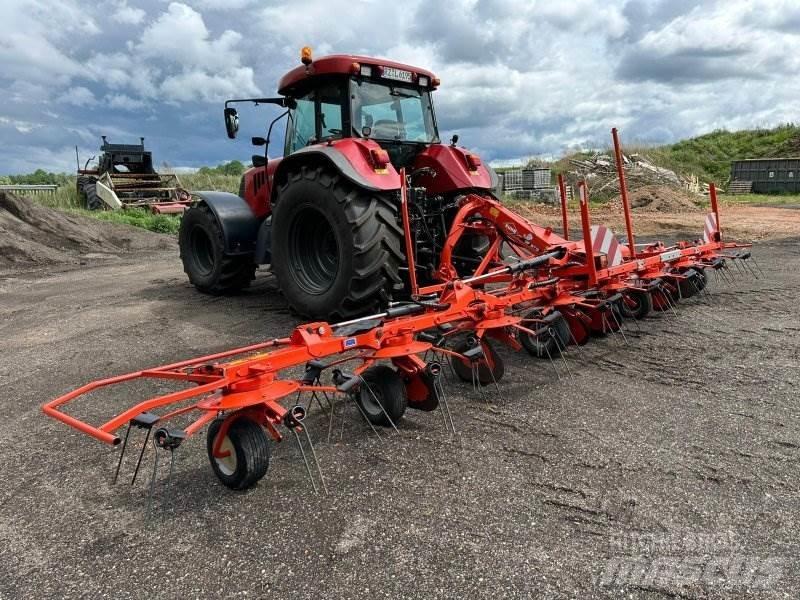 Kuhn GF 8712 耙與翻草機