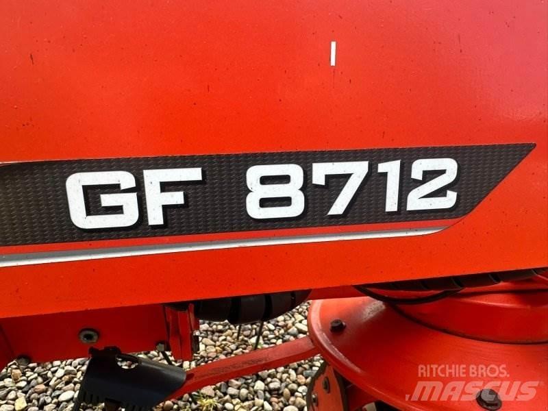 Kuhn GF 8712 耙與翻草機
