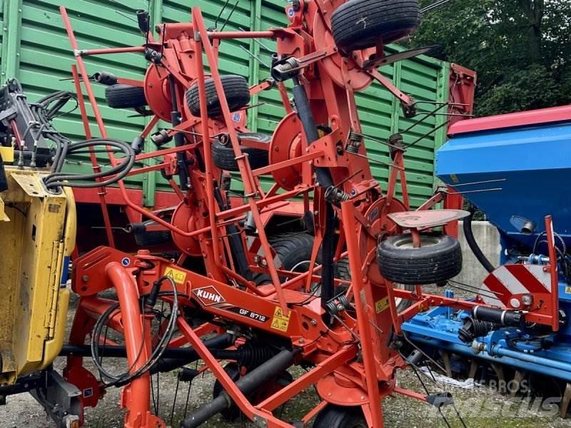 Kuhn GF 8712 耙與翻草機