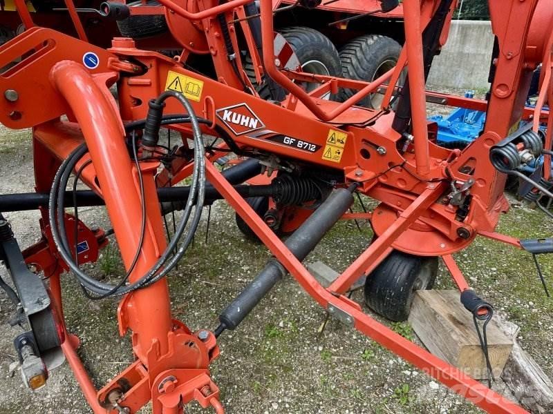 Kuhn GF 8712 耙與翻草機