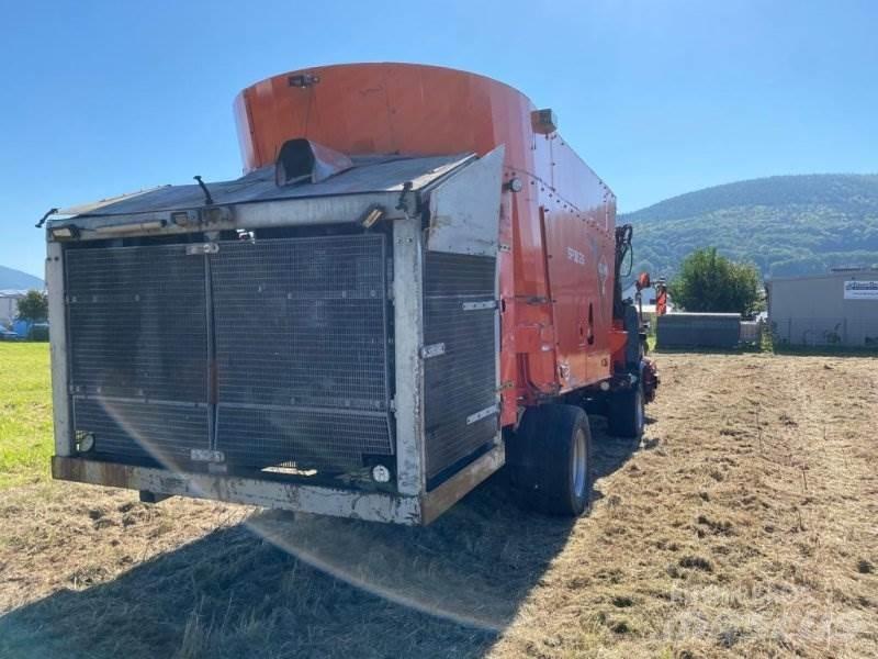Kuhn SPW 25 混合餵料機