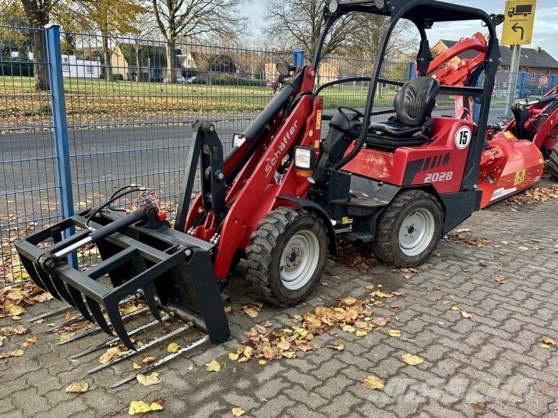 Schäffer 2028 前端裝載機和挖掘機