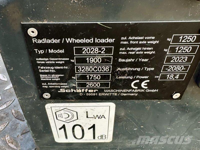 Schäffer 2028 前端裝載機和挖掘機