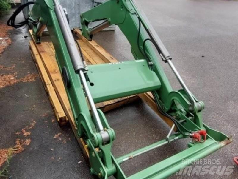 Stoll FZ 30 前端裝載機和挖掘機