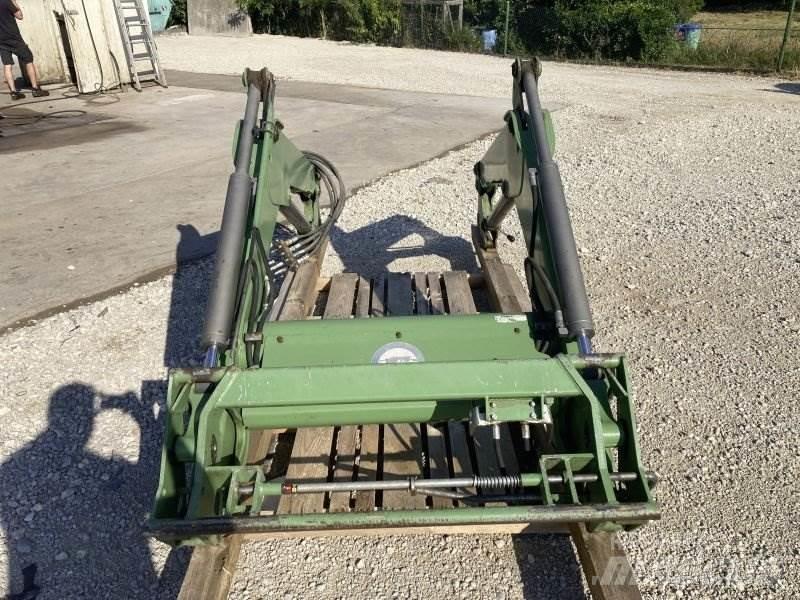 Stoll FZ 30.1 前端裝載機和挖掘機