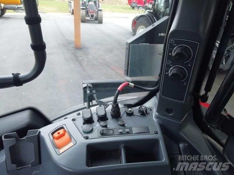 Valtra Q305 曳引機