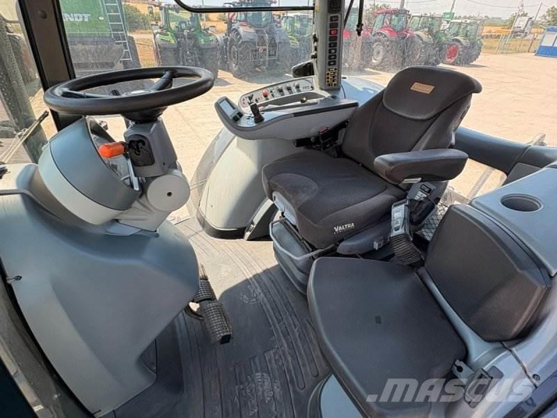 Valtra S274 曳引機