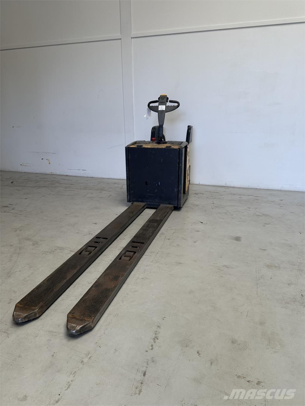 Atlet PLP/200 低架升降機