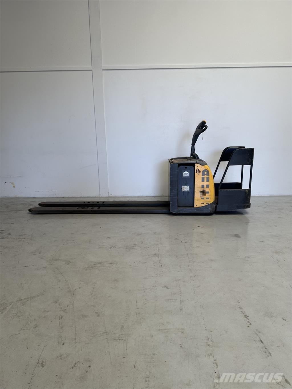 Atlet PLP/200 低架升降機