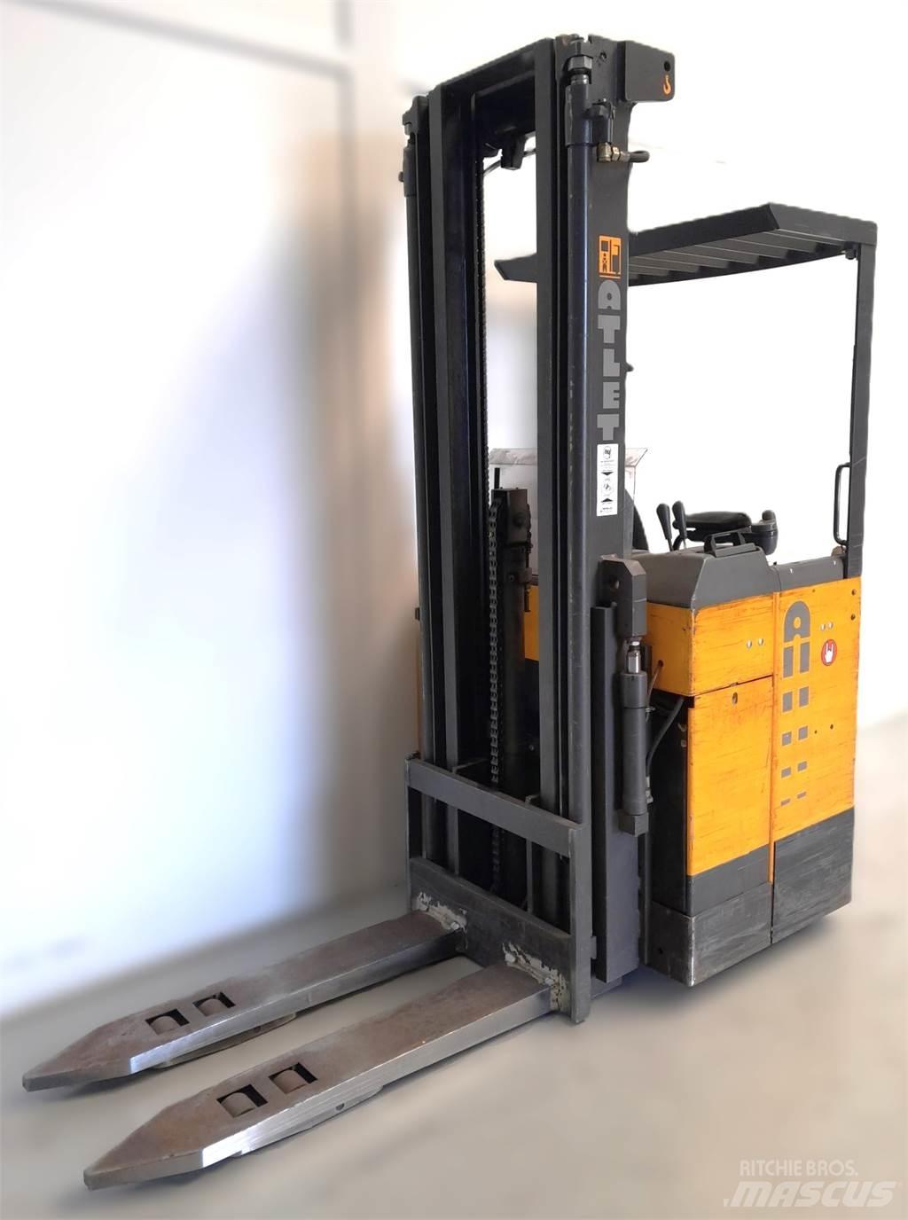 Atlet XSN160 自走式堆積機