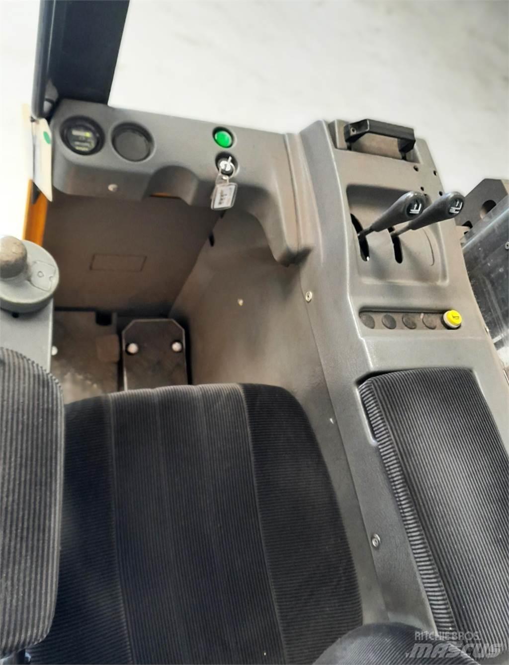 Atlet XSN160 自走式堆積機