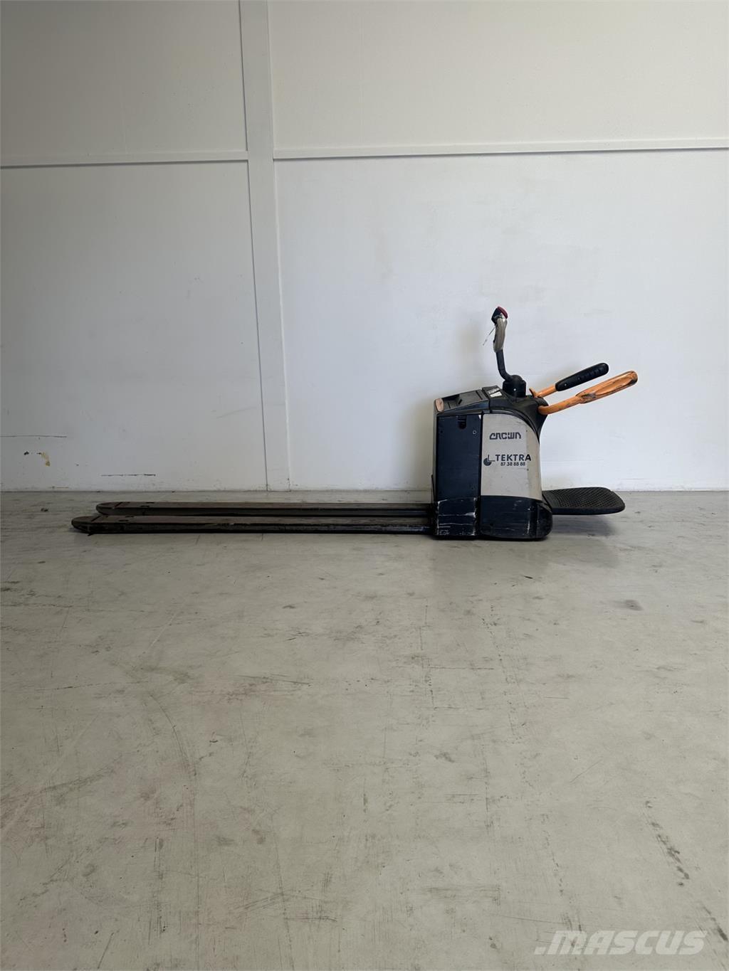 Crown WT3040 平台型低架升降機