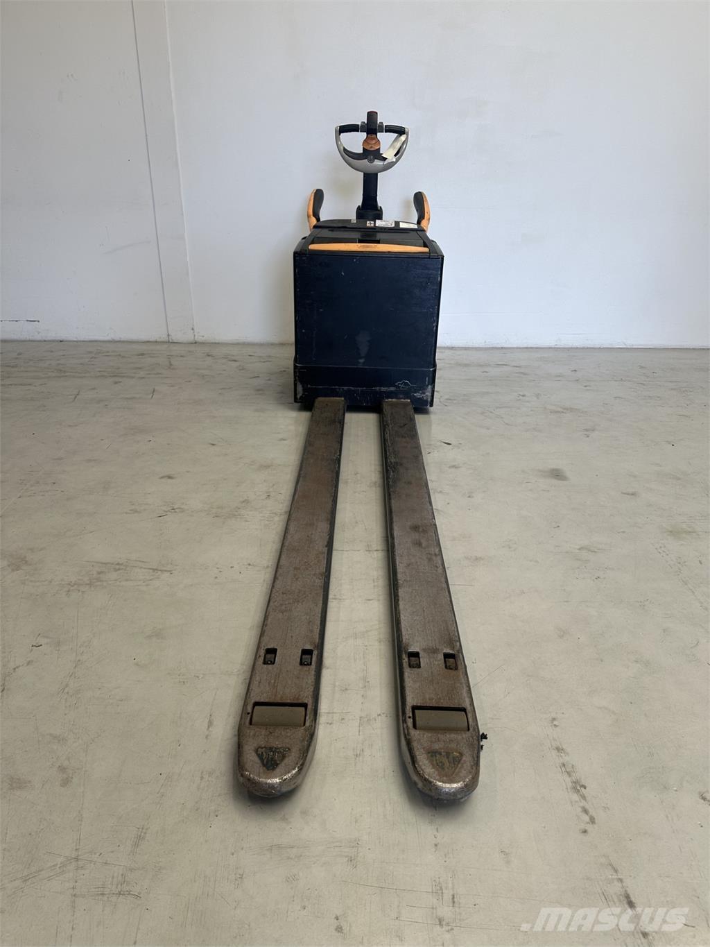 Crown WT3040 平台型低架升降機