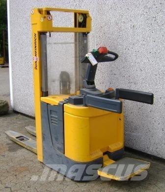 Jungheinrich ERC 214 自走式堆積機