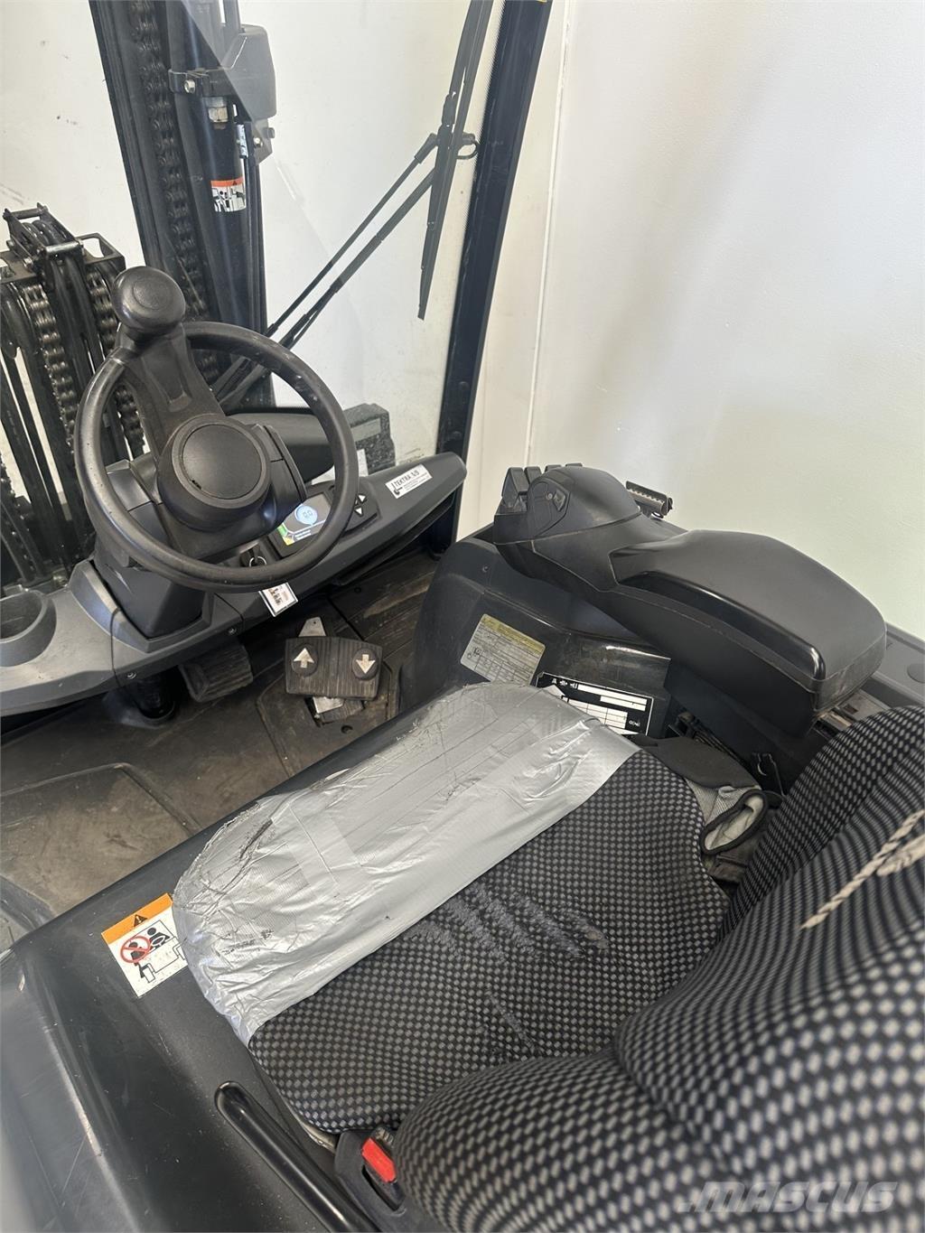 Mitsubishi FB35N 電動堆高機