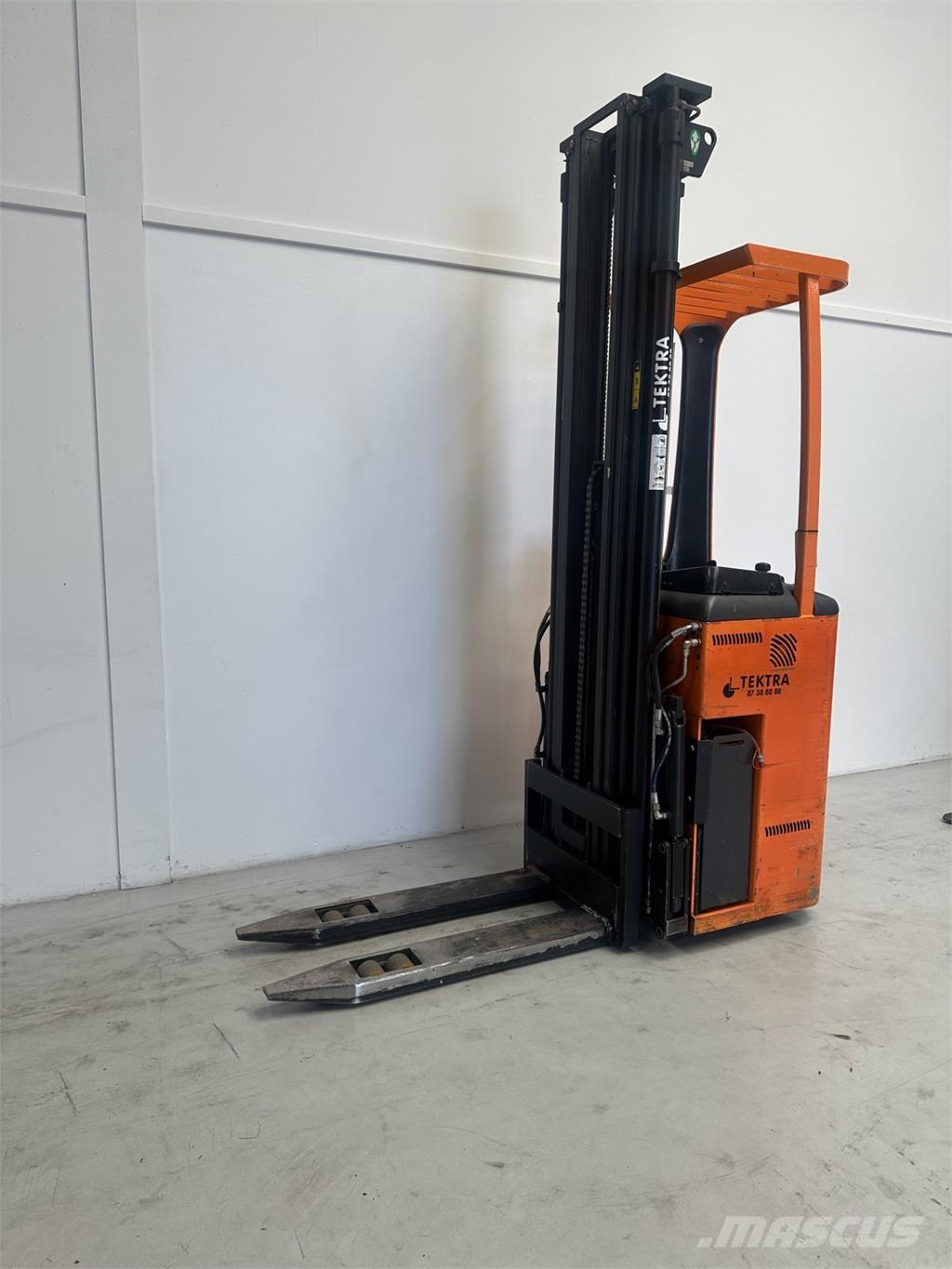 Rocla SST 12 TREV 自走式堆積機