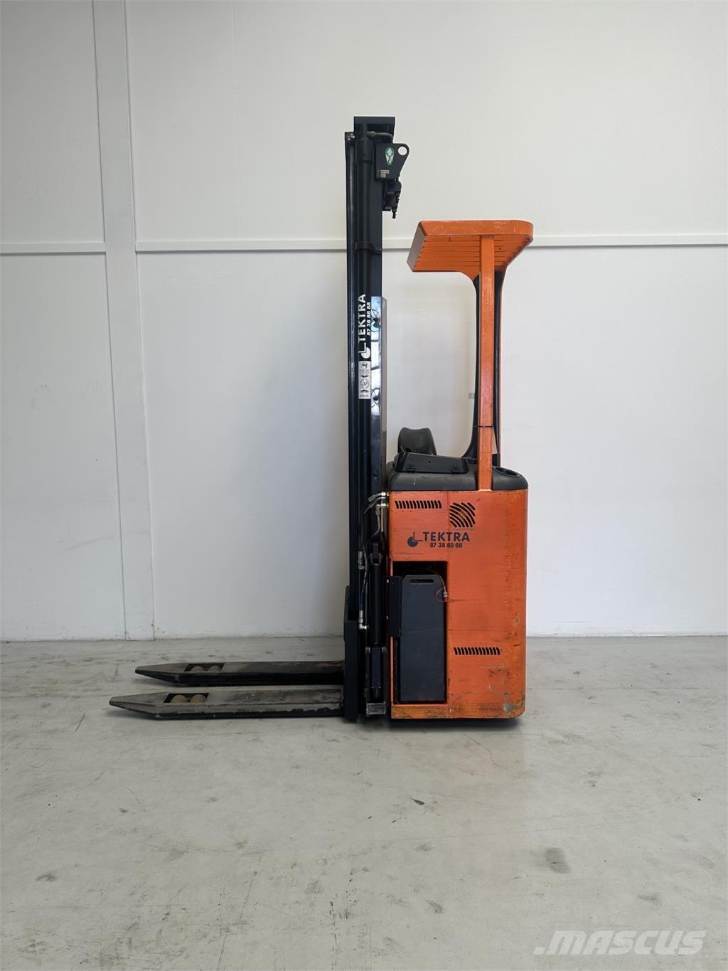 Rocla SST 12 TREV 自走式堆積機