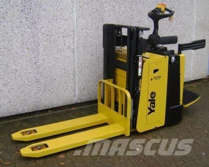 Yale MP20XD 自走式堆積機